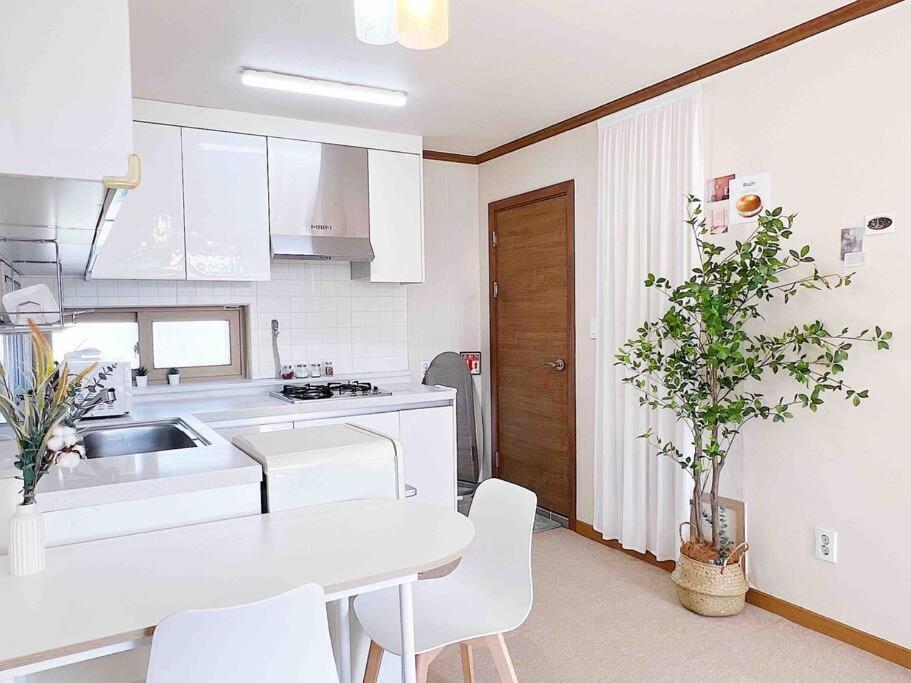 Night In Apartemen Seoul
